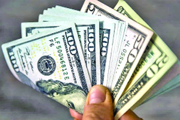 গ্রাম-শহরে হুন্ডির ছড়াছড়ি ♦ বৈধ পথে কমছে রেমিট্যান্স ♦ চাপ পড়েছে বৈদেশিক মুদ্রার রিজার্ভে