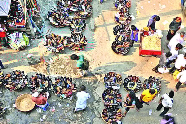 ভাড়া হচ্ছে ঢাকার রাস্তা উঠছে হাজার হাজার কোটি টাকা, কিছুই পাচ্ছে না সরকার