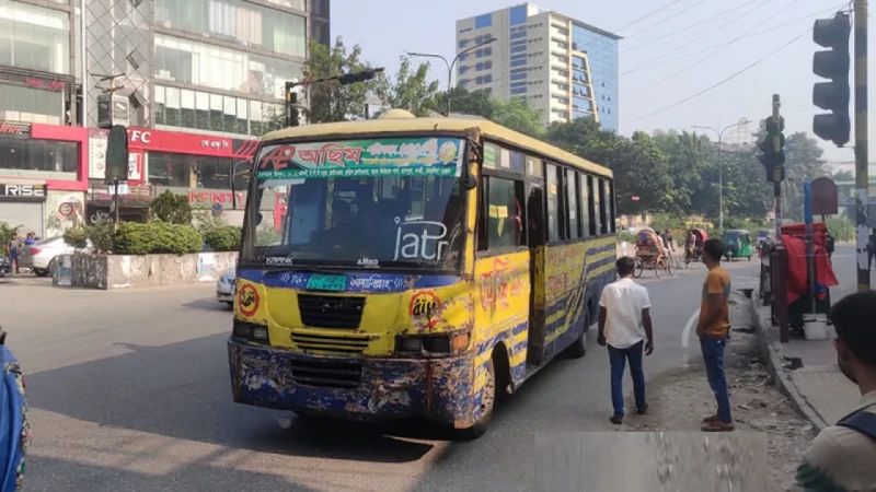 হরতালে প্রভাব নেই, রাস্তায় বাস কম