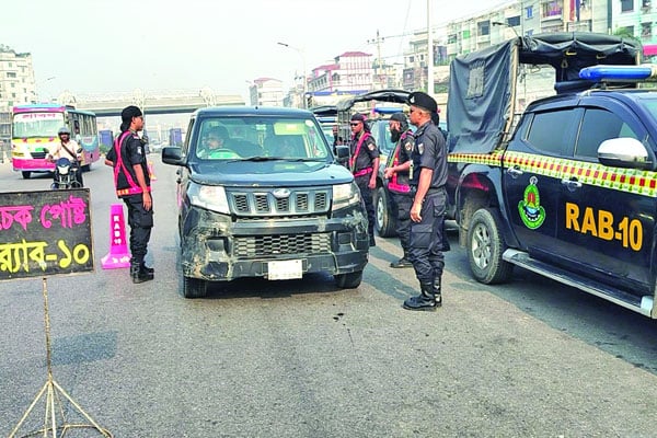 প্রস্তুত আইনশৃঙ্খলা বাহিনী অতিরিক্ত ফোর্স আনা হচ্ছে ঢাকায়, জরুরি ছাড়া ছুটি বাতিল