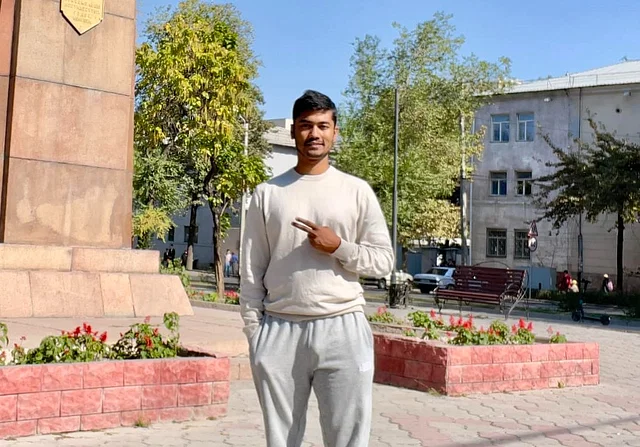 এসএসসির পর ১৫০ ডলারে শুরু, স্নাতকোত্তর শেষের আগেই মাসে আয় ৫ লক্ষাধিক টাকা