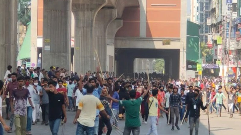 বেতন বৃদ্ধির দাবি মিরপুরে পোশাক শ্রমিকদের বিক্ষোভ