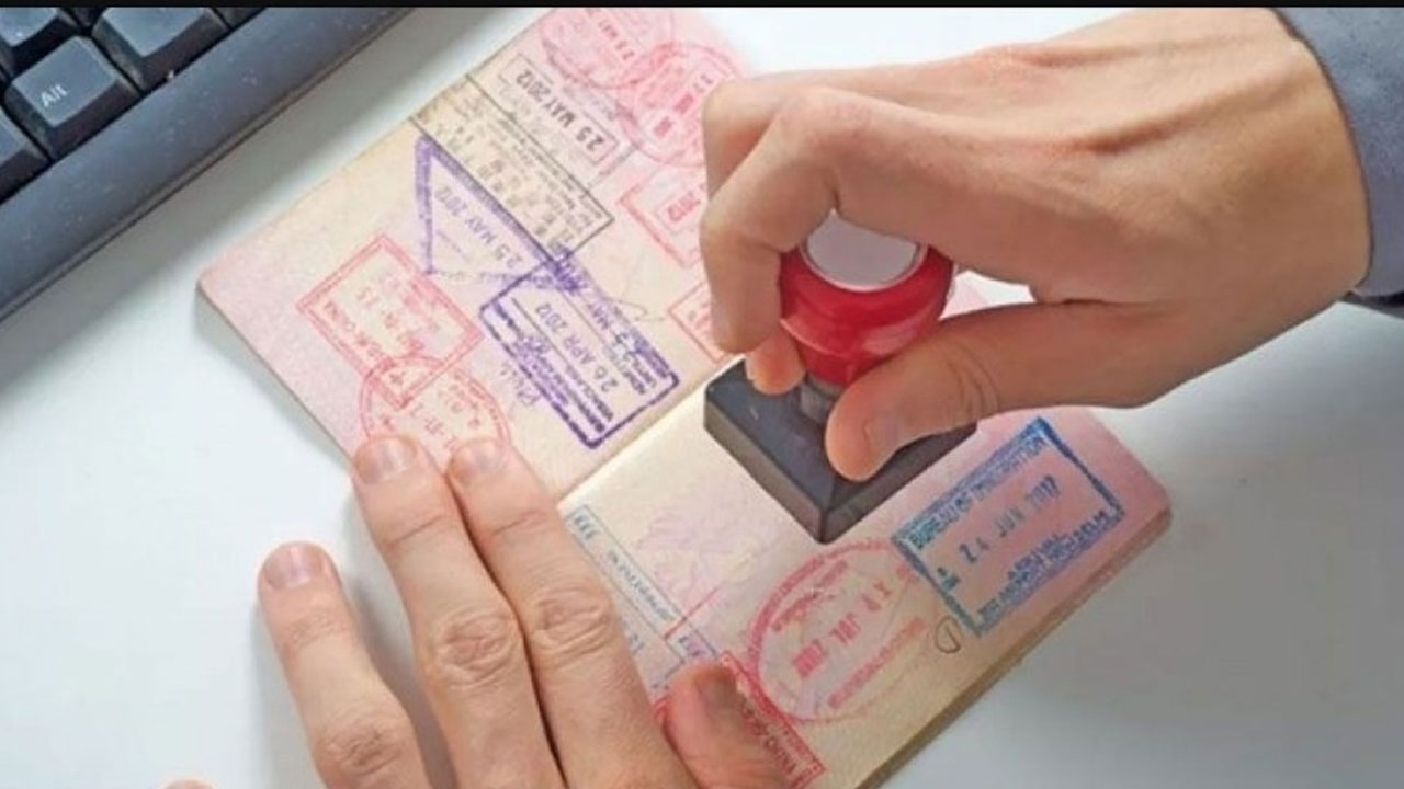 বাংলাদেশিদের জন্য ভিসা স্থগিত করলো ওমান