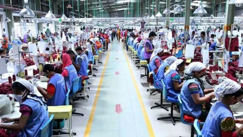 পোশাকশ্রমিকদের ন্যূনতম মজুরি সাড়ে ১২ হাজার টাকা