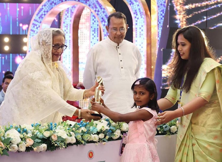 PM hands over National Film Award-2022 to 32 recipients