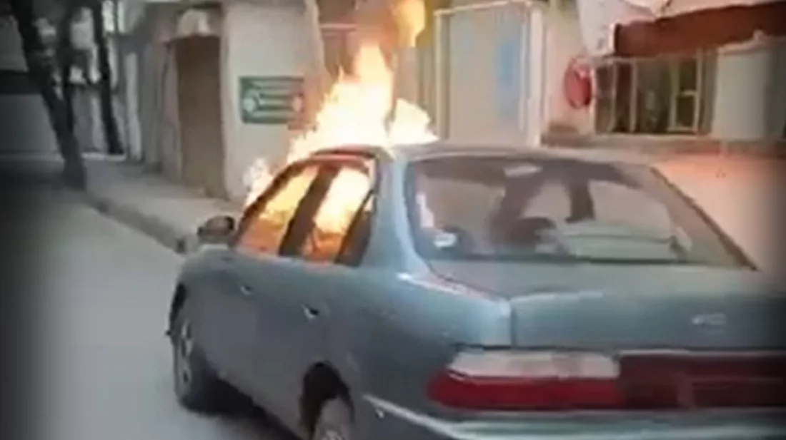 ধানমন্ডিতে প্রাইভেট কারে আগুন