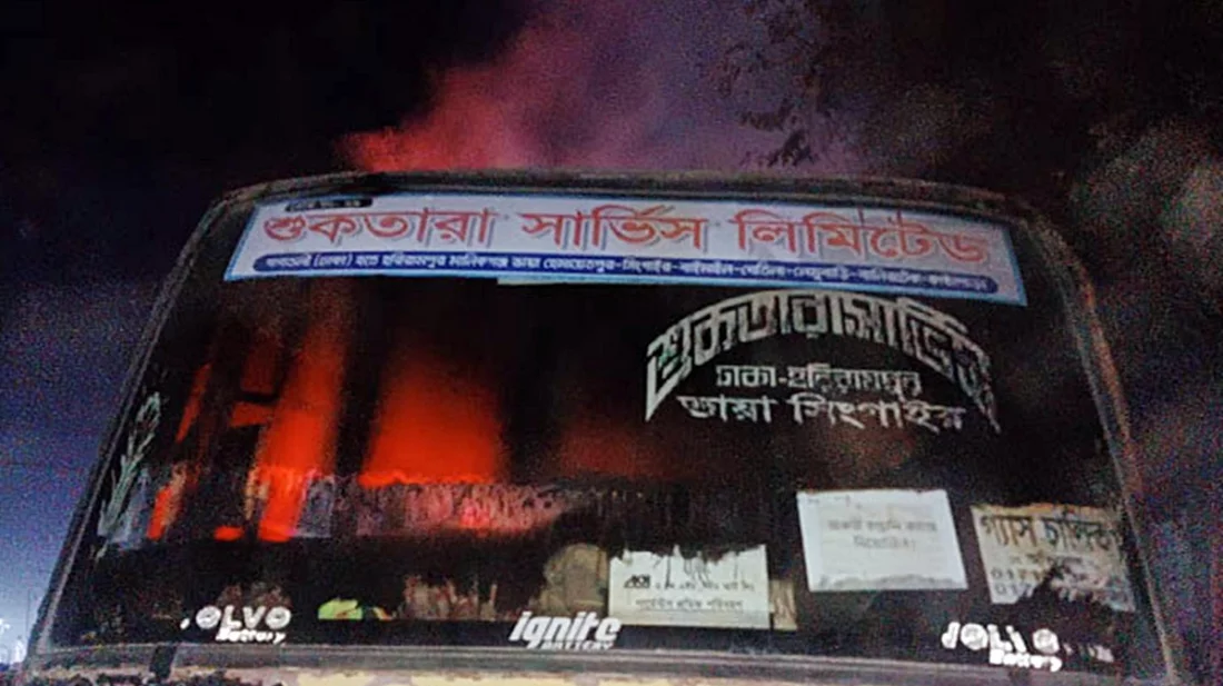 মিরপুরে আরেক বাসে আগুন