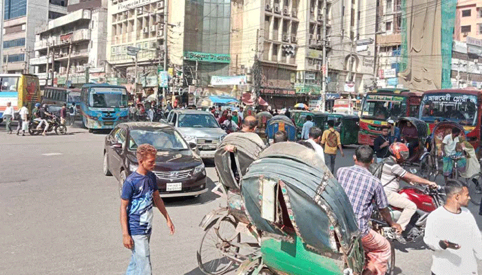 হরতালেও সড়কে বেড়েছে গাড়ির চাপ