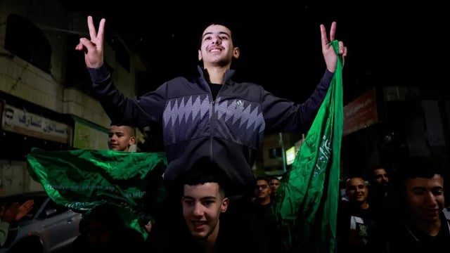 Joy and defiance as Israel frees Palestinian prisoners