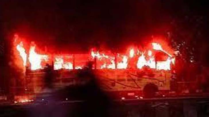 পল্টনে ৩ ককটেল বিস্ফোরণ, সারাদেশে আরও ৫ যানবাহনে অগ্নিসংযোগ