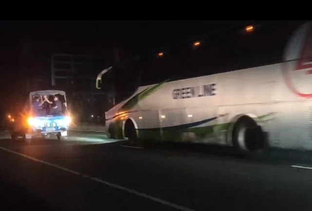 ঢাকা-চট্টগ্রাম মহাসড়কে বিজিবি-পুলিশ পাহারায় যাত্রীবাহী বাস চলাচল