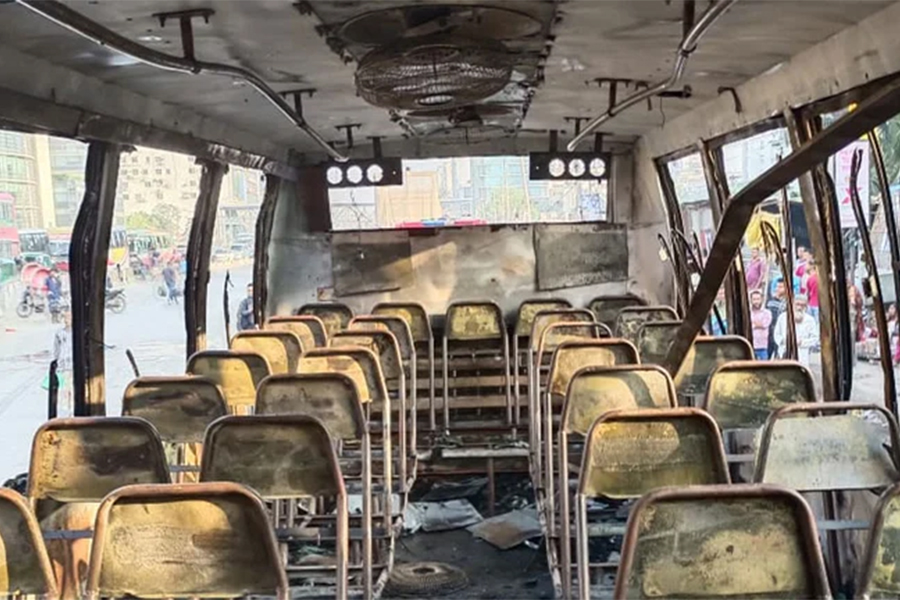 Bus torched in Uttara on final day of blockade