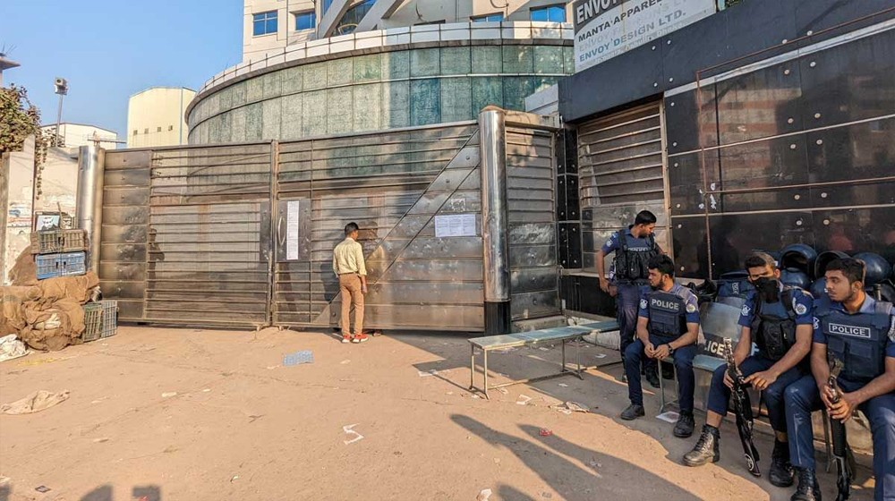 সাভারের শতাধিক পোশাক কারখানা অনির্দিষ্টকালের জন্য বন্ধ