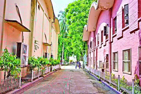 এফডিসিতে শুটিং কেন কমছে