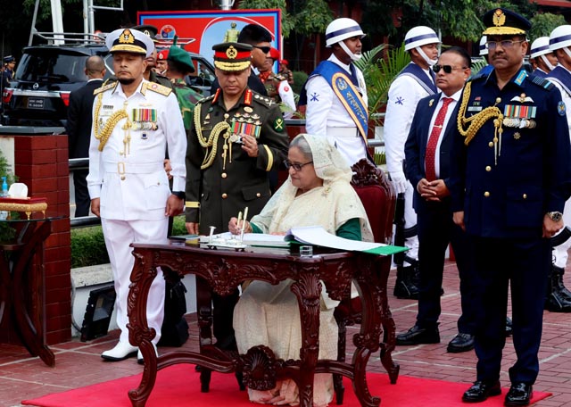 PM pays rich tributes to armed forces martyrs