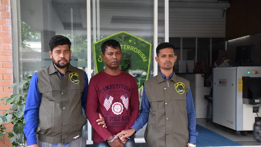 নারীদের প্রেমের ফাঁদে ফেলে বিপুল সম্পদের মালিক বেনজির