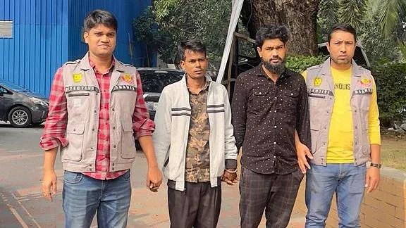 এটিএম বুথে কৌশল করে কার্ড হাতিয়ে নিতেন, পরে তুলে নিতেন টাকা