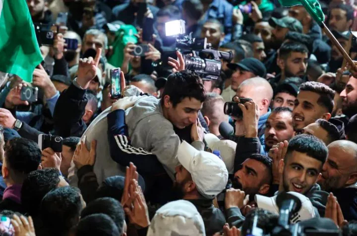 ১৭ জিম্মি মুক্তি দিল হামাস, ছাড়া পেল ৩৯ ফিলিস্তিনি।