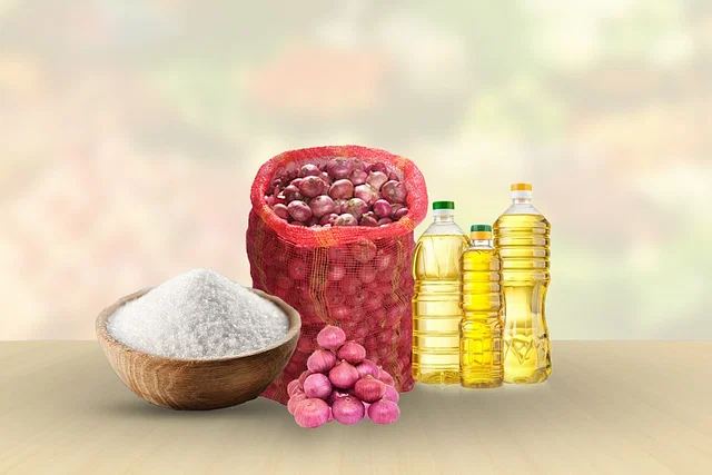 পেঁয়াজ এখনো চড়া, বাড়ল তেল আর চিনির দামও সয়াবিন তেল ও চিনির দাম এমন সময় বাড়ল, যখন পেঁয়াজের দাম হঠাৎ নির্দিষ্ট আয়ের মানুষের নাগালের বাইরে চলে যাওয়ার উপক্রম হয়েছে।