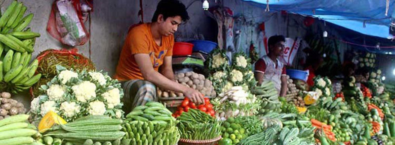 কমেছে চাল রসুন আদার দাম সবজি বাজারে অস্থিরতা দাম বেড়েছে দ্বিগুণ