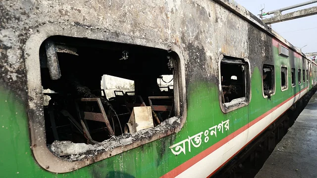 ১২ কিলোমিটার চালিয়ে আসার পর কেন ট্রেনে আগুনের খবর পান চালক