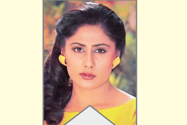 প্রয়াণ দিবসে শ্রদ্ধাঞ্জলি কথা ছিল ঢাকার ছবিতে অভিনয়ের বহুমাত্রিক নারী স্মিতা পাতিলের গল্প