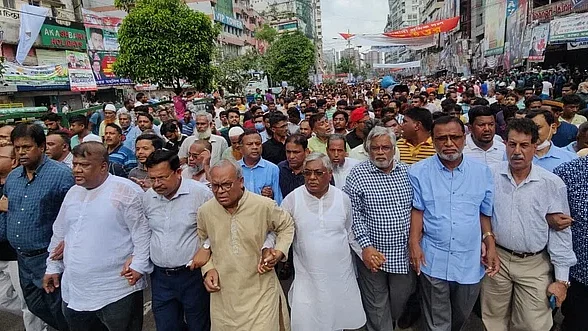 ব্যর্থতার দায় আসছে বিএনপির শীর্ষ নেতৃত্বের ওপর বিএনপির গণ-আন্দোলনে আশানুরূপ সাড়া না পাওয়ার কারণ নেতৃত্বের দুর্বলতা—দলটির ভেতরেই রয়েছে এ আলোচনা।