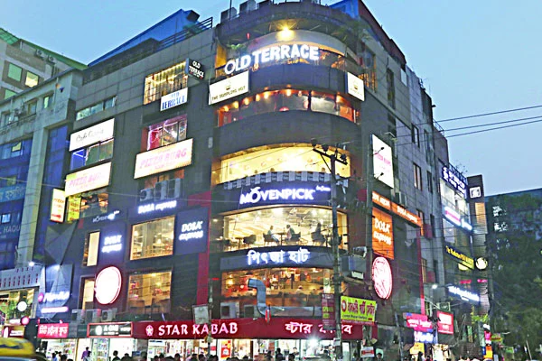 পুরনো রূপে ঝুঁকিপূর্ণ রেস্টুরেন্ট ভবন বেইলি রোডে ভয়াবহ আগুনের পর শুরু হওয়া অভিযান থমকে গেছে – বেশির ভাগেই নেওয়া হয়নি নিরাপত্তাব্যবস্থা