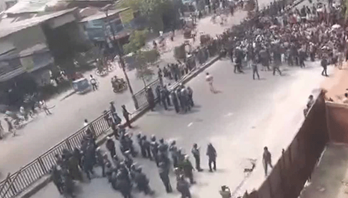 রাজধানীর বিভিন্ন স্থানে শিক্ষার্থীদের অবস্থান, সংঘর্ষ-ভাঙচুর