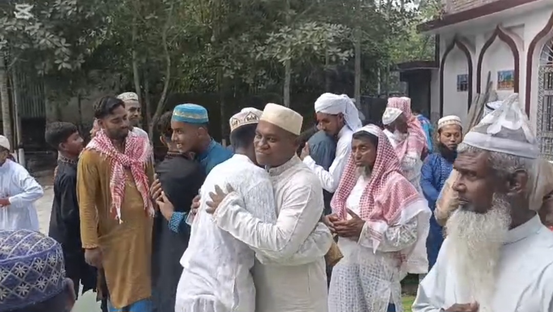 Thousands in Bangladesh celebrate Eid in line with Saudi Arabia