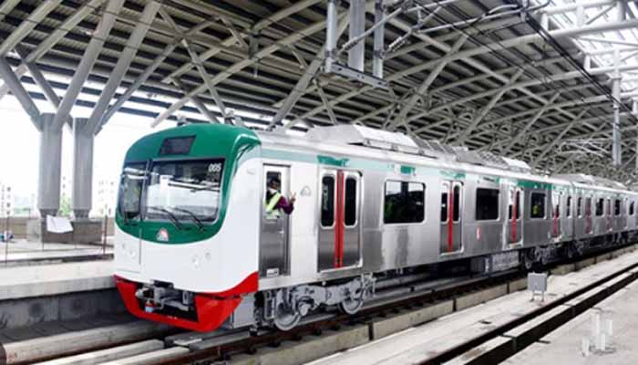 মেট্রোরেল যান্ত্রিক ত্রুটিতে ২৭ মিনিট আটকা