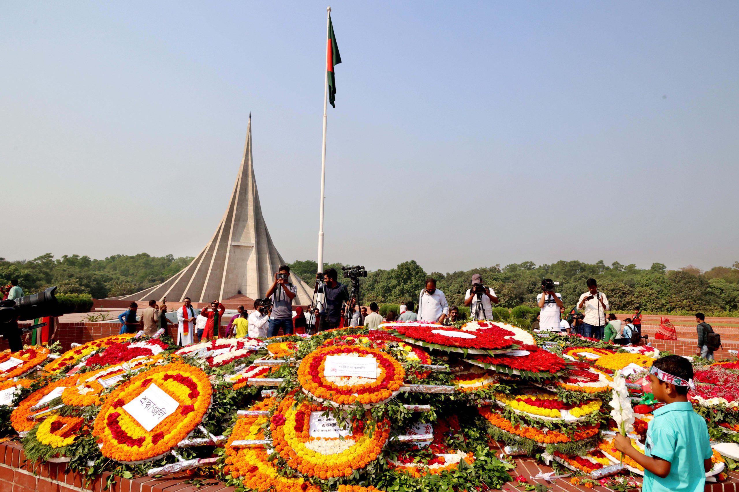 মহান স্বাধীনতা দিবসে শ্রদ্ধা ও ভালোবাসায় জাতির বীর সন্তানদের স্মরণ