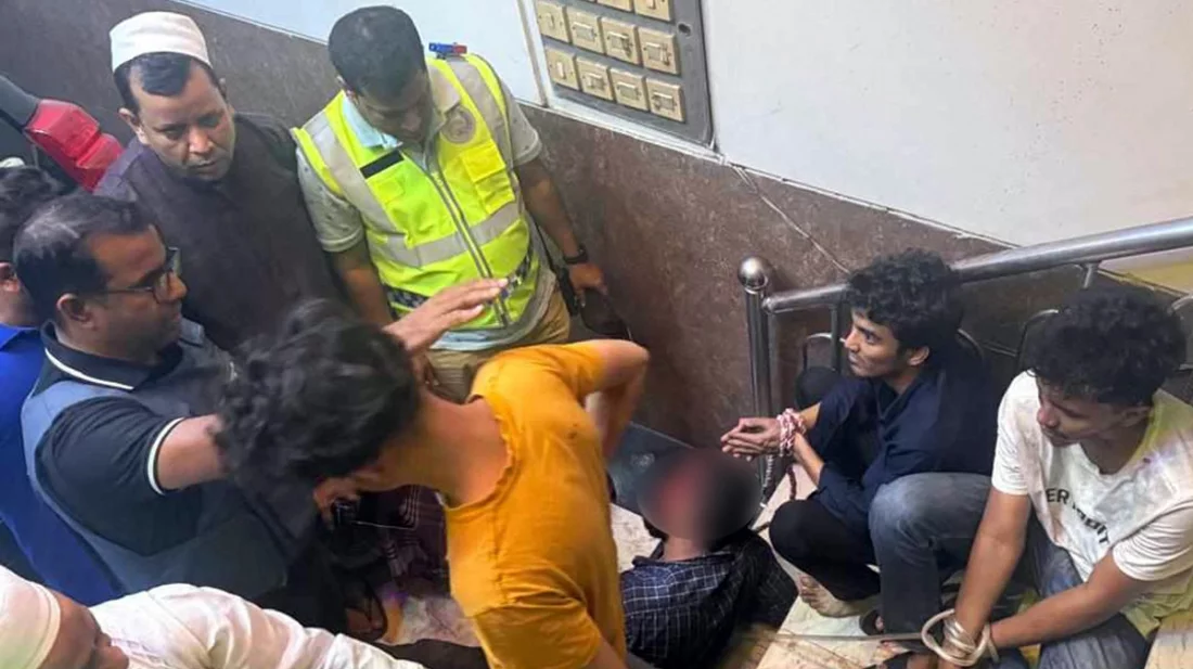 ধানমন্ডিতে র‍্যাব-ম্যাজিস্ট্রেট-ছাত্র পরিচয়ে ডাকাতি, গ্রেপ্তার ৪