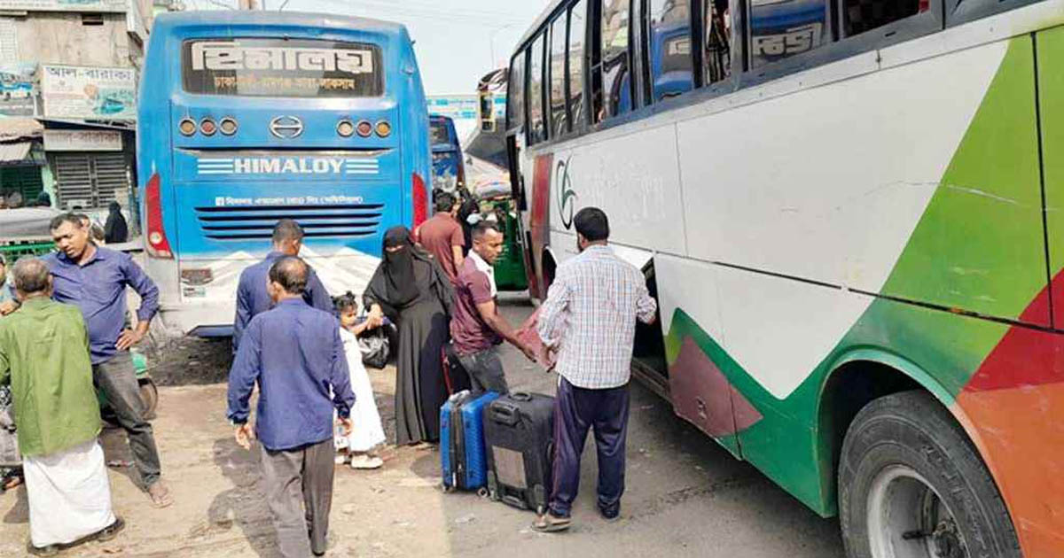 ঈদের তৃতীয় দিনেও রাজধানী ছাড়ছে মানুষ
