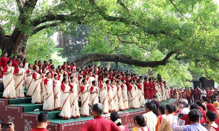 Chhayanaut welcomes Pahela Baishakh at Ramna Batamul