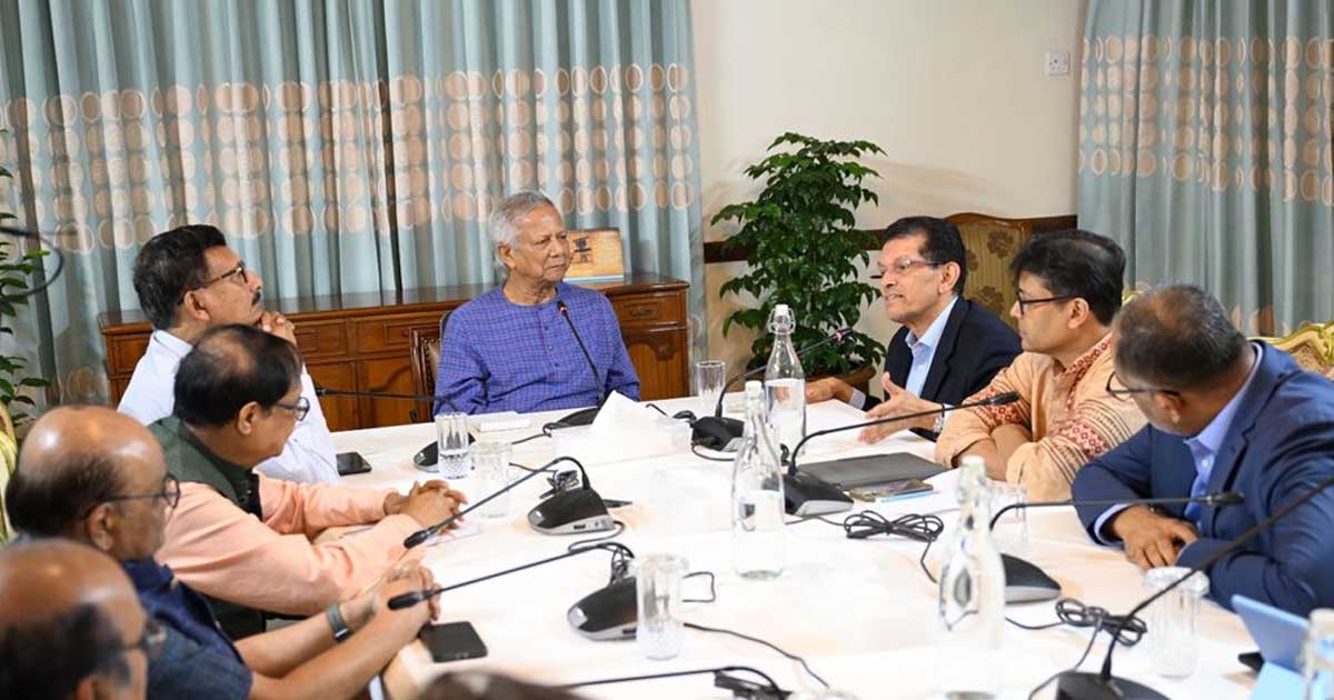 জরুরি বৈঠকে প্রধান উপদেষ্টা