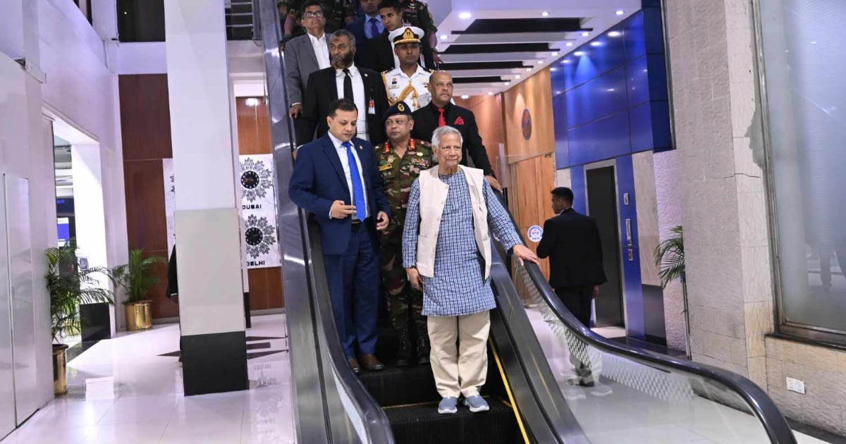 দেশে ফিরেছেন প্রধান উপদেষ্টা