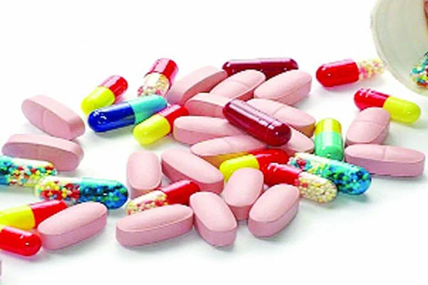 মহাবিপদ অ্যান্টিবায়োটিক রেজিস্ট্যান্সে ♦ বিশ্বজুড়ে মারা গেছে ৩০ লাখ শিশু ♦ প্রেসক্রিপশন ছাড়া বিক্রি হচ্ছে অ্যান্টিবায়োটিক