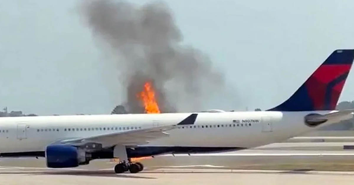 যাত্রীবাহী বিমানে আগুন, অল্পের জন্য রক্ষা ২৯৪ আরোহীর