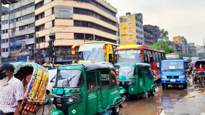 দাবি-বৃষ্টিতে নাকাল ঢাকাবাসী