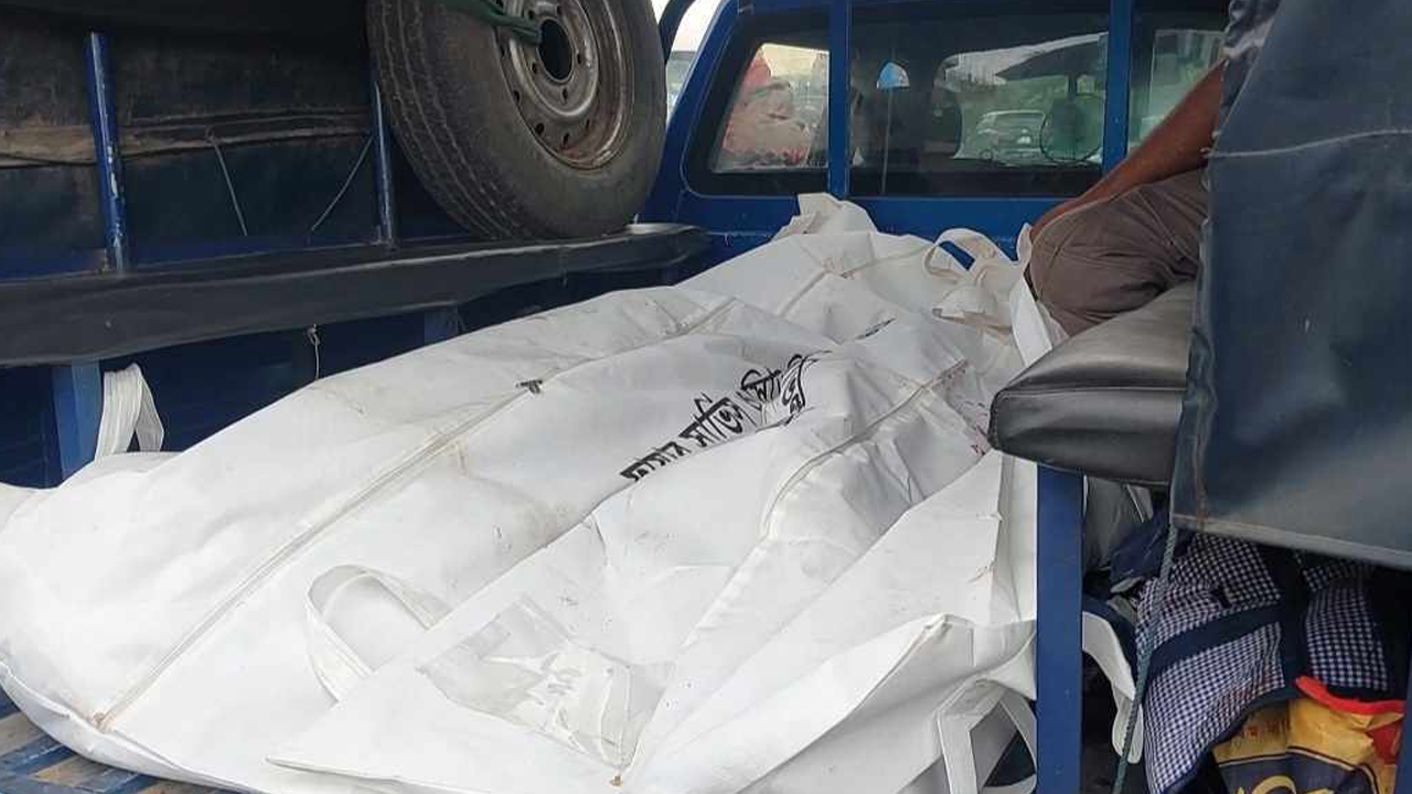 রাজধানীতে ট্রাকের চাপায় পিষ্ট দুই মোটরসাইকেল আরোহী