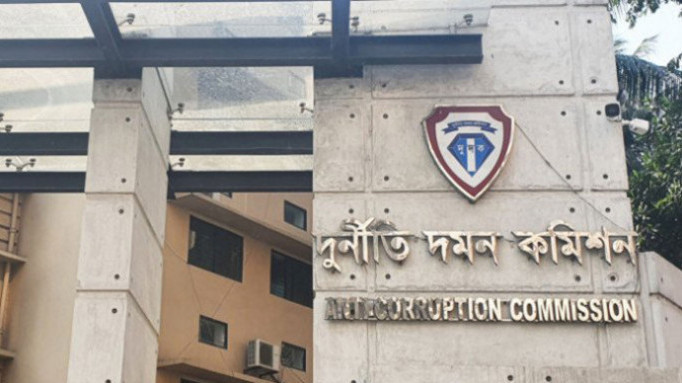 ঈদ উপলক্ষে ট্রেনের  টিকিট কালোবাজারি, যাত্রী হয়রানির অভিযোগে ৮ বড় রেল স্টেশনে দুদকের অভিযান