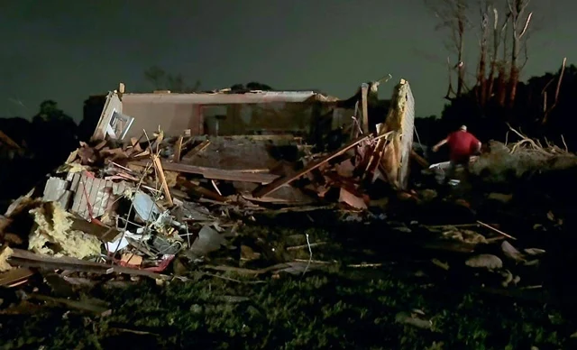Severe storms, tornadoes kill more than 25 in south-central US