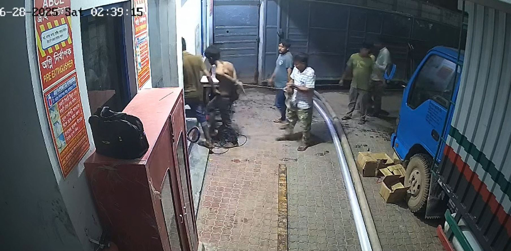 পোশাক কারখানায় রাতভর নির্যাতনে ইলেকট্রিশিয়ানের মৃত্যু, সহকর্মী গ্রেপ্তার