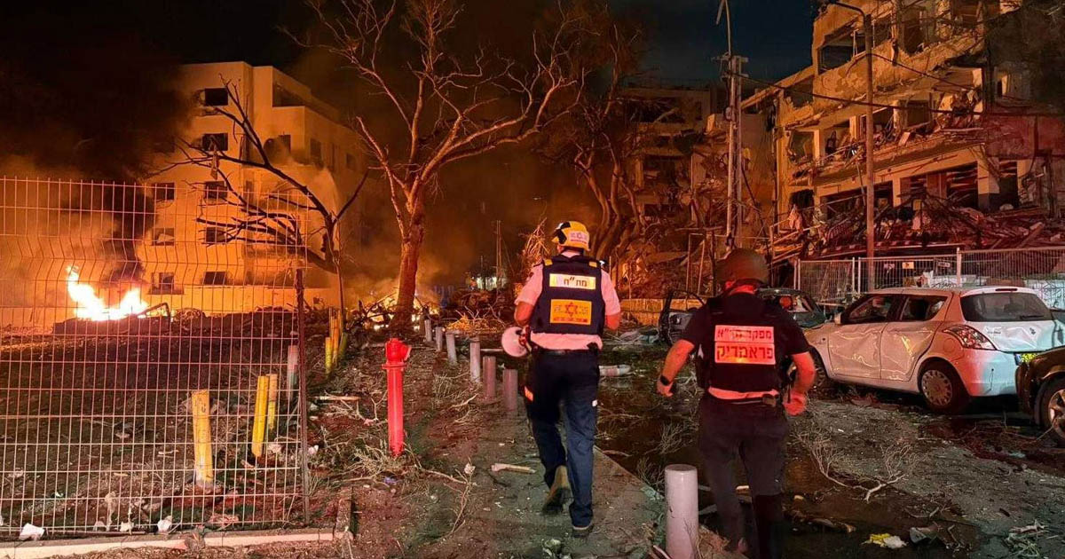 ফের ইসরায়েলে ব্যাপক ক্ষেপণাস্ত্র হামলা ইরানের, হতাহত অন্তত ৭০