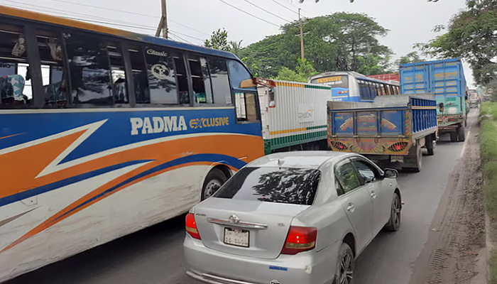 ঢাকা-চট্টগ্রাম মহাসড়কে ২০ কিলোমিটার যানজট