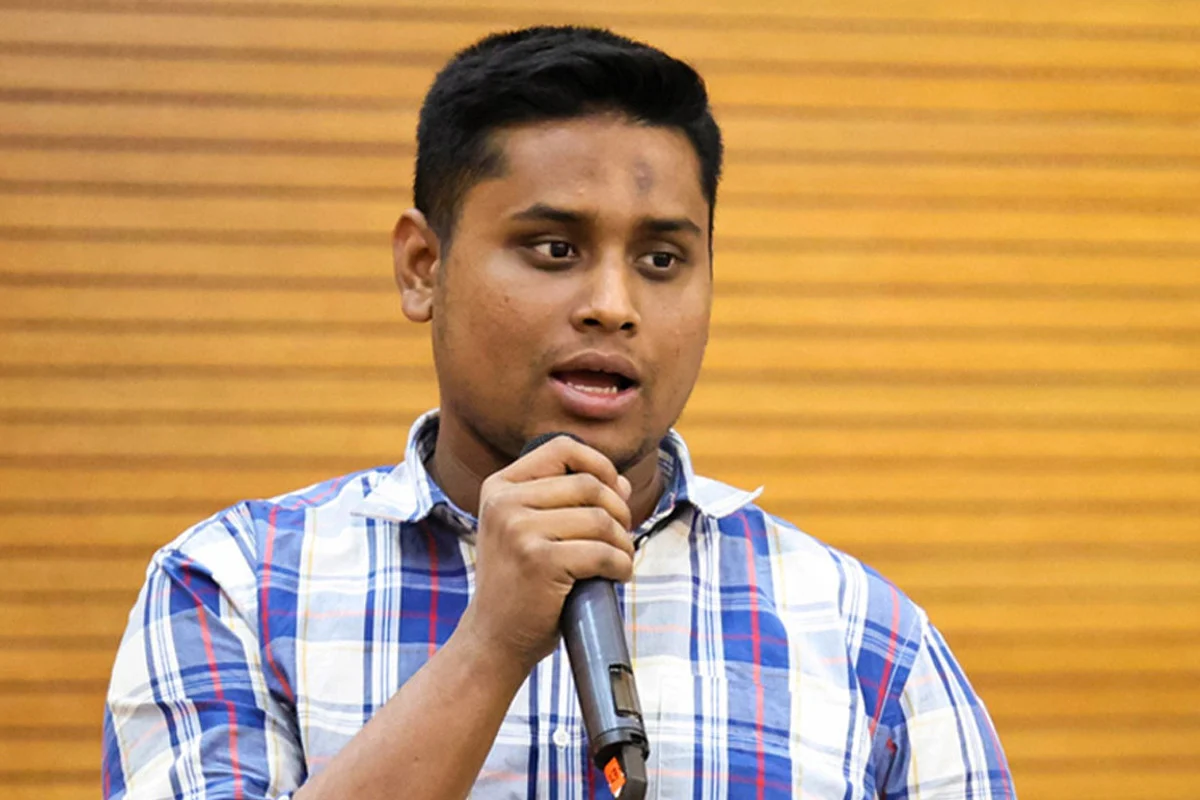 ড. ইউনূসের স্বজনপ্রীতির সবচেয়ে বড় উদাহরণ স্বাস্থ্য উপদেষ্টা : হাসনাত আবদুল্লাহ