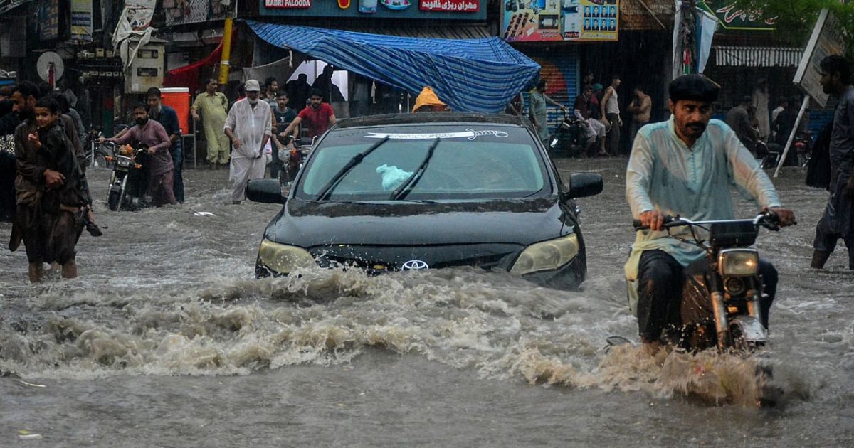 পাকিস্তানে ভারী বৃষ্টিতে ১১১ জনের মৃত্যু