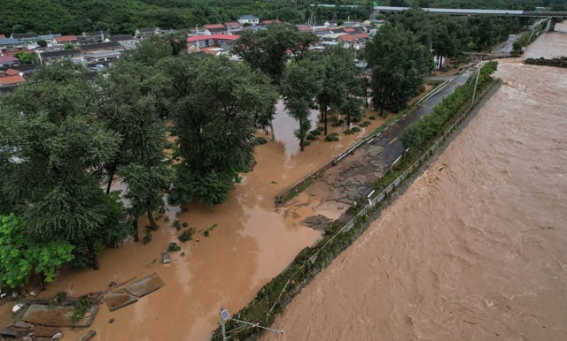 Heavy rain leaves 30 dead in Chinese capital