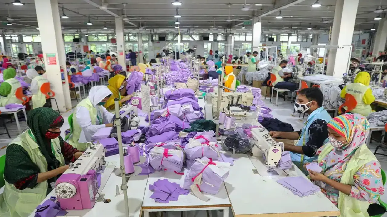 ট্রাম্পের শুল্ক ও এলডিসি উত্তরণ ঘিরে শঙ্কায় রপ্তানি বাণিজ্য দ্বিতীয় দফায় দরকষাকষি চলছে অ- অ+ ট্রাম্পের শুল্ক ও এলডিসি উত্তরণ ঘিরে শঙ্কায় রপ্তানি বাণিজ্য X